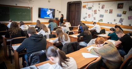 Románnyelv-versenyt szerveztek magyar tanulóknak